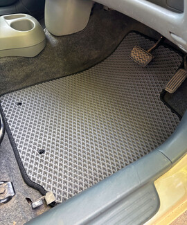 Коврики на Toyota Vitz I 1998 - 2005 в Ставрополе Коврики на Toyota Vitz I 1998 - 2005 в Ставрополе