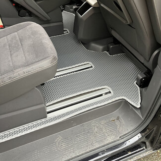 Ворсовые коврики на Volkswagen Multivan (T7) 2021 - 2026 в Ставрополе Ворсовые коврики на Volkswagen Multivan (T7) 2021 - 2026 в Ставрополе